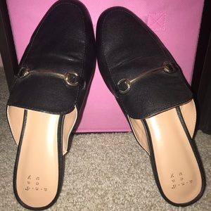 Slip on loafers! Very in style👌🏼